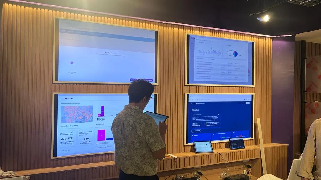 Multi-screen planning workstation: Smart Launcher, analytics dashboard, CEGIR núcleo summary, and a municipal demo module.